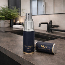 Load image into Gallery viewer, Gentlemen 1677 Grooming Powder Spray
